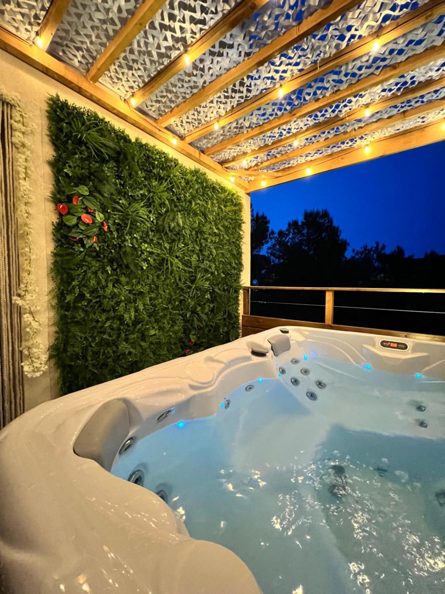 Love Room Tente Lodge Spa Mfg Chez C&C, Exclusivement Reservee Aux Adultes Cantaron Zewnętrze zdjęcie