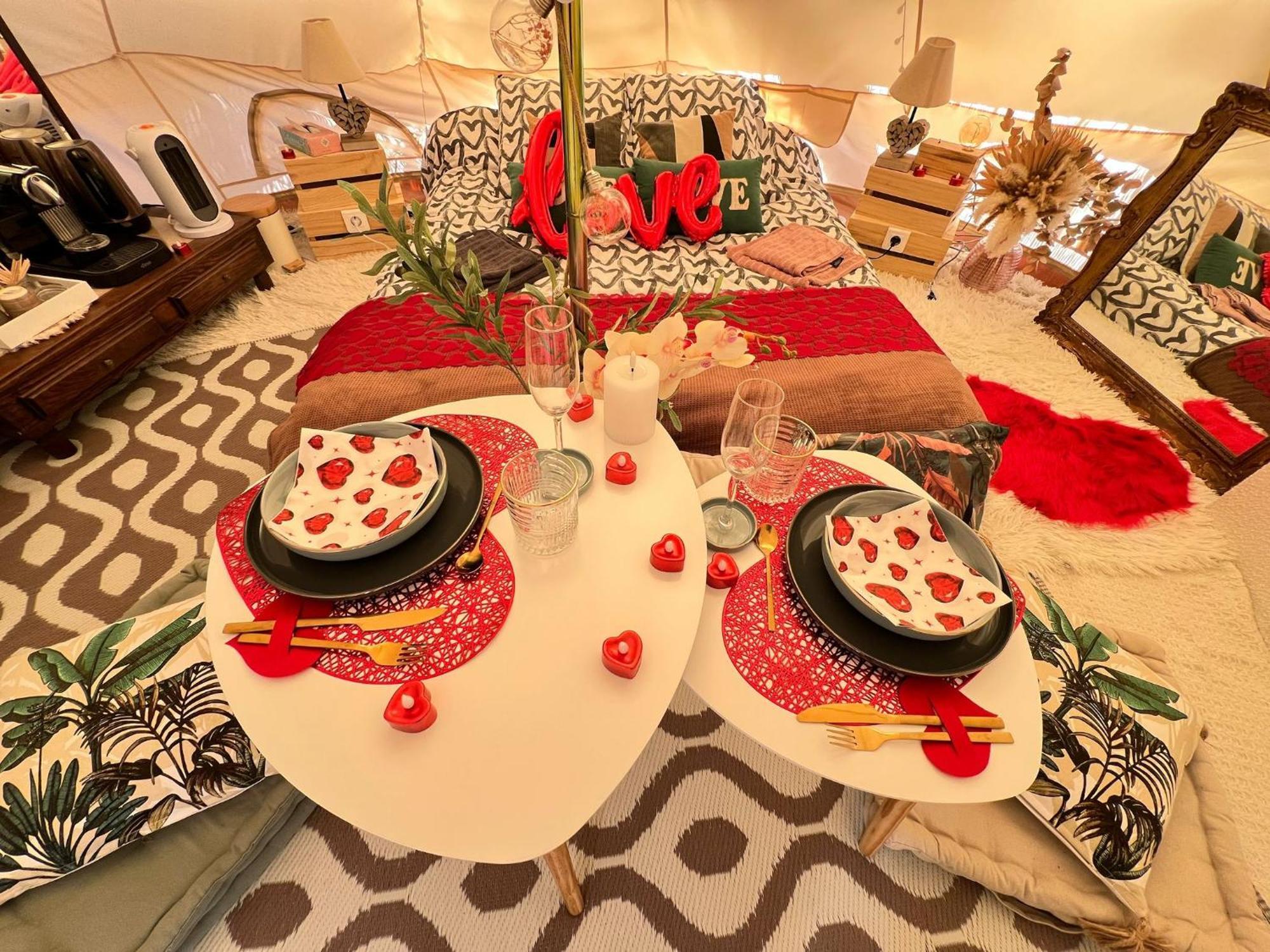 Love Room Tente Lodge Spa Mfg Chez C&C, Exclusivement Reservee Aux Adultes Cantaron Zewnętrze zdjęcie
